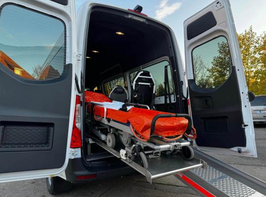 Krankentransfer Maik Otto: Sitzende oder liegende Patienten im Sprinter von ACR Rostock