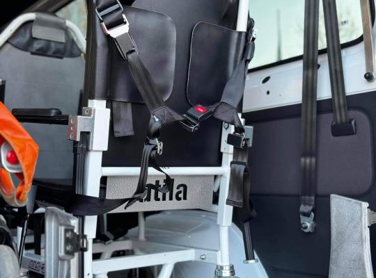 Sprinter mit 3 Punkt Gurt/ Rückhaltesystem für Tragestuhl