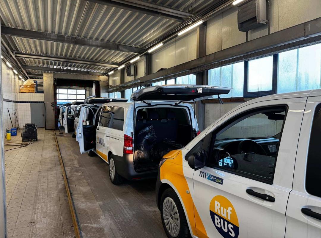 Gleich 12 Fahrzeuge wurden an einem Tag mit Taxialarm ausgestattet