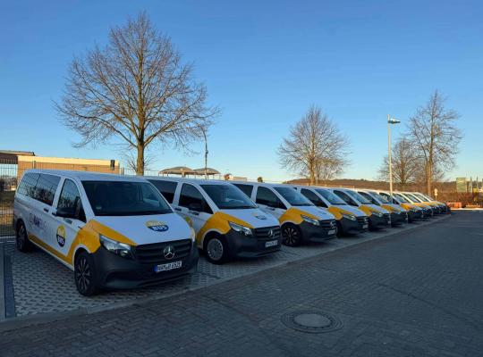 Gleich 12 Fahrzeuge wurden an einem Tag mit Taxialarm ausgestattet