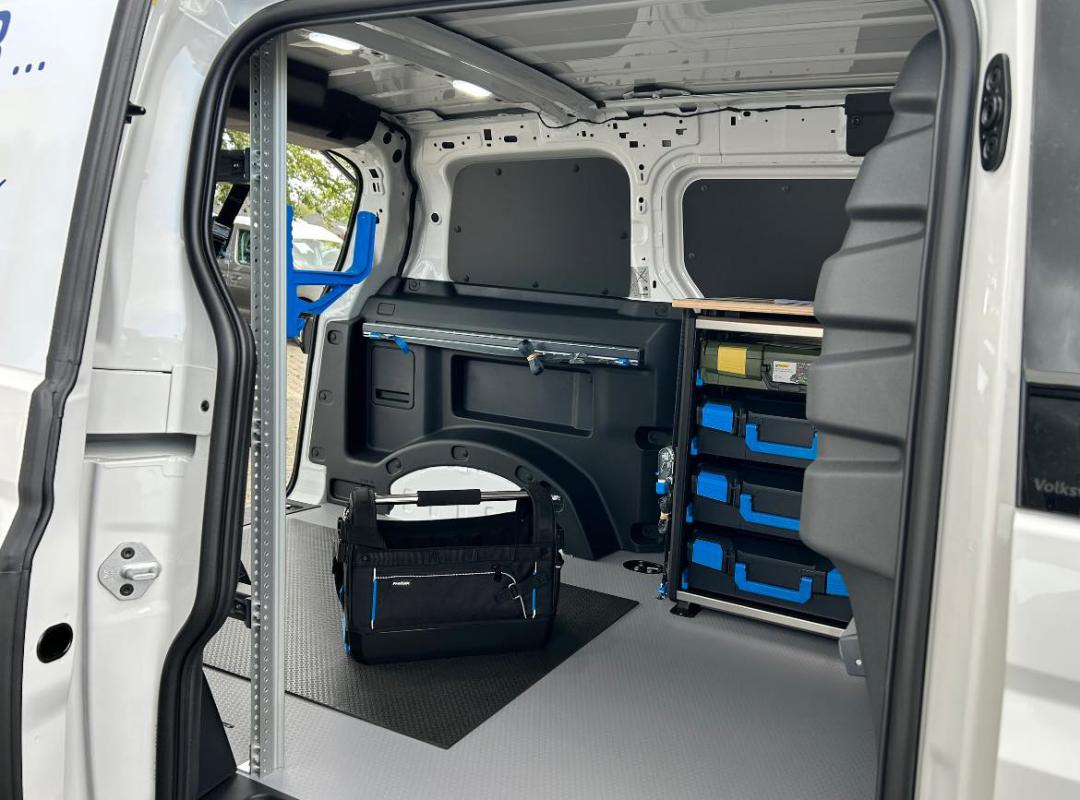 ID Buzz bei ACR Rostock: mit Sortimo Ladungssicherung