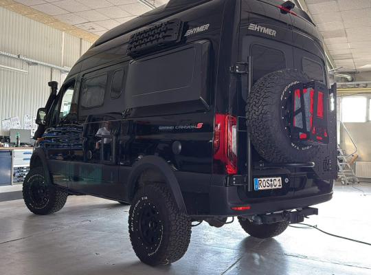 Trittbretter elektrisch ausfahrbar waren SEHR nötig.