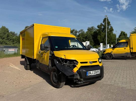 Blinker vorne rechts defekt. Schon wieder im Einsatz für eure Pakete.