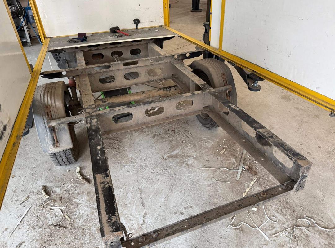 XXL Kofferbodensanierung für die Fahrzeuge der Deutschen Post.