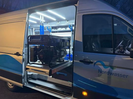 Sortimo Schwerlast Auszug für Notstromaggregat mit cooler Arbeitsbeleuchtung.