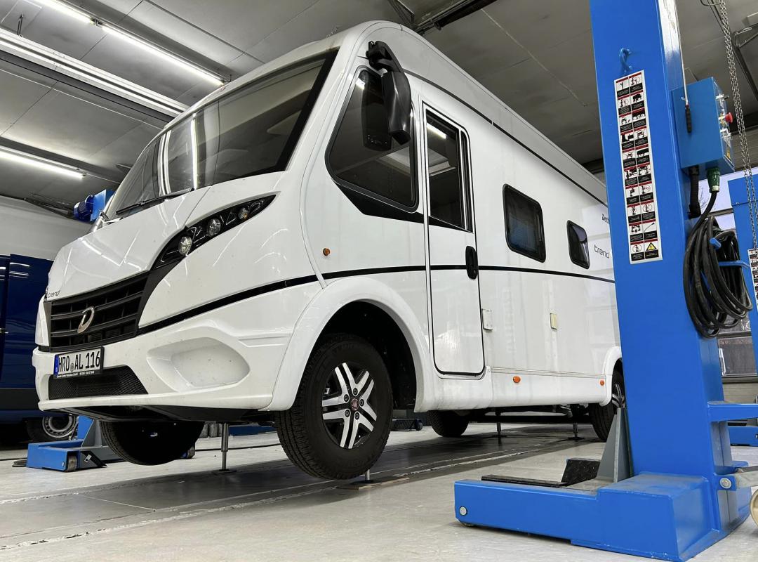 ACR Rostock verbaut Hydraulik Hubstützen von SHR